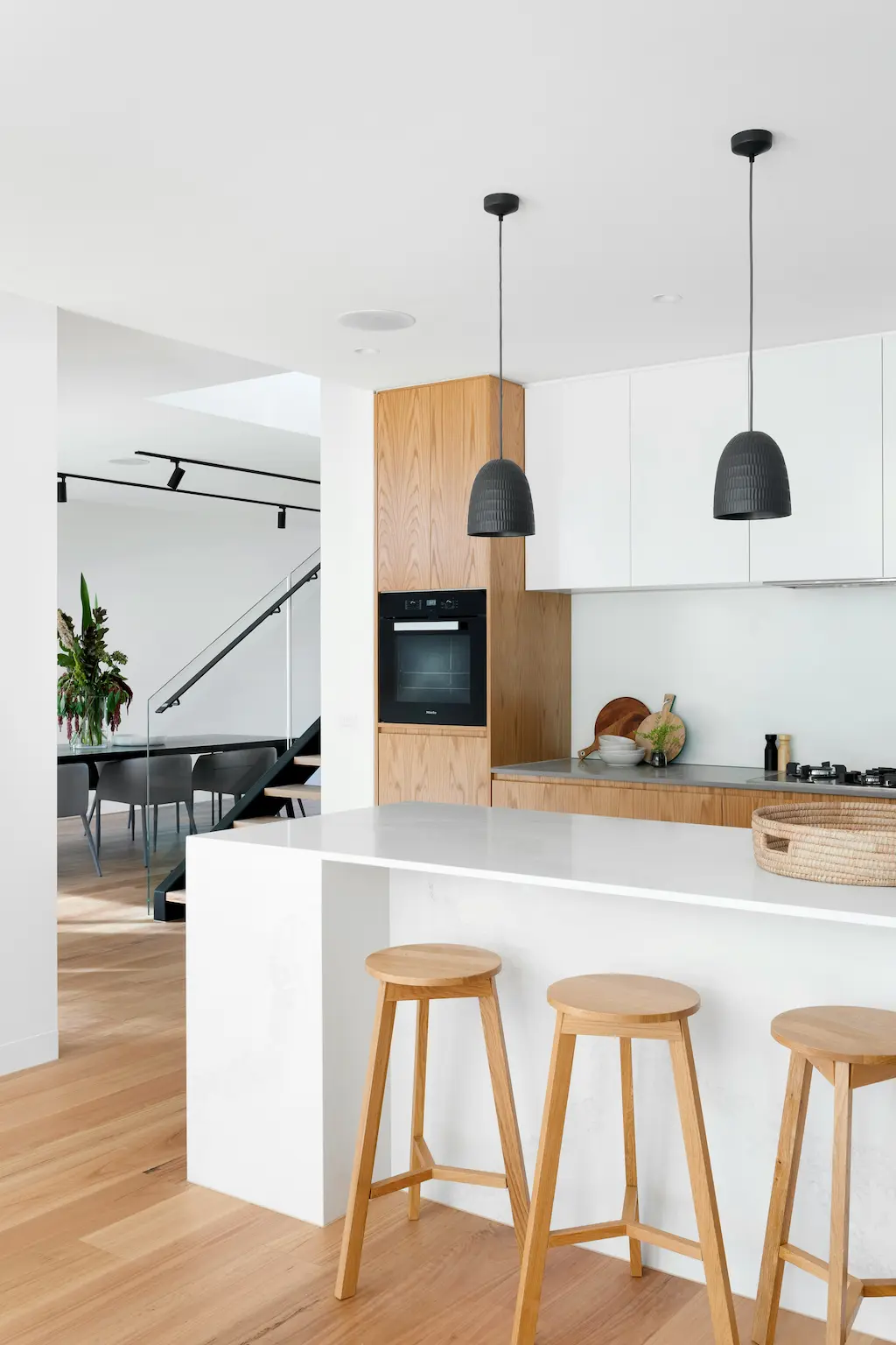 Postproducción de renders 3D con ajustes de color y contraste para resultados óptimos